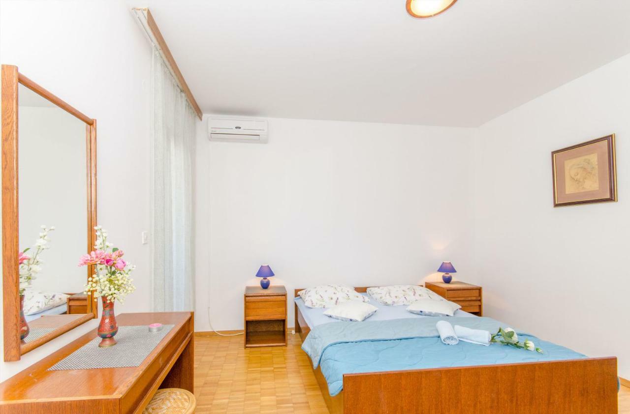 Apartments And Room Sun & Sea Podgora Exterior photo